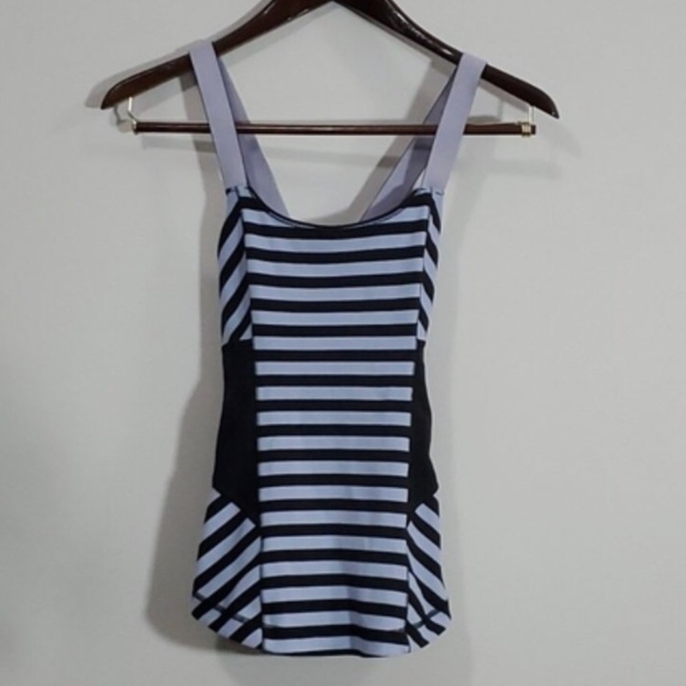 Lululemon Athletica Work Out Tank Crossback Strap Tank Top Size 6 Beautiful EUC